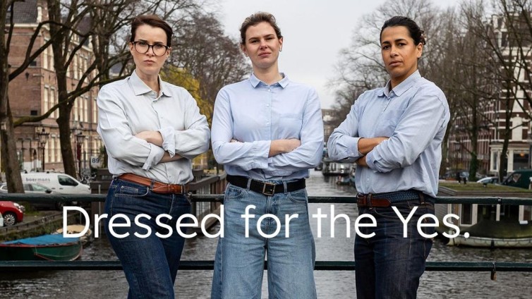 Vrouwelijke ondernemers parodiëren bekende mannelijke start-up-foto's